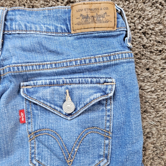 Levi 515 Denim Long Shorts Blue Jeans Woman's Size 4 Cuffed - Picture 6 of 6